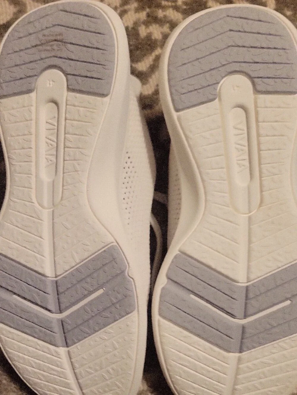 VIVALA Unixex Mwn And Women's White Lightweight Knit Sneakers